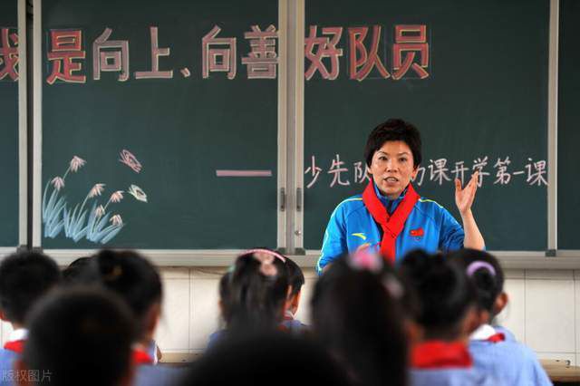 负责国际引援的拜仁主管恩格勒特日前在西班牙探索更多的西甲引援，赫罗纳后卫阿尔瑙-马丁内斯引起了拜仁的关注，他的解约金是2000万欧。